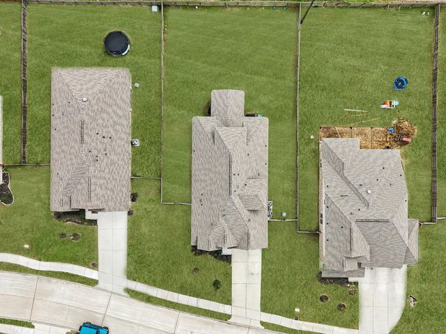 15014 Lake Shore Avenue, Mont Belvieu, TX 77523