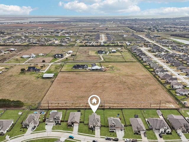 15014 Lake Shore Avenue, Mont Belvieu, TX 77523