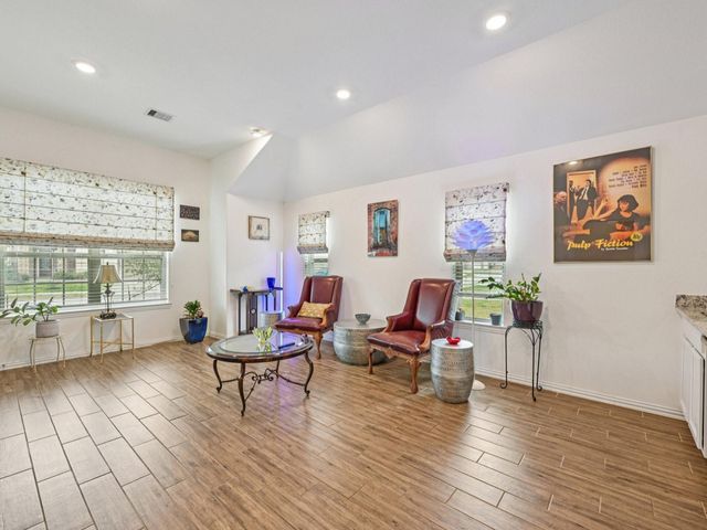 15014 Lake Shore Avenue, Mont Belvieu, TX 77523