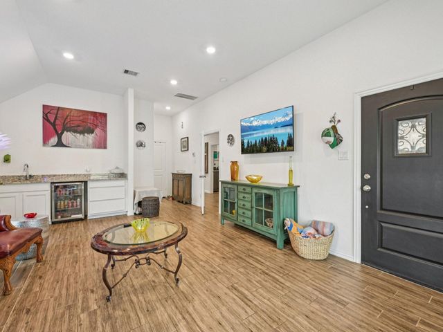 15014 Lake Shore Avenue, Mont Belvieu, TX 77523