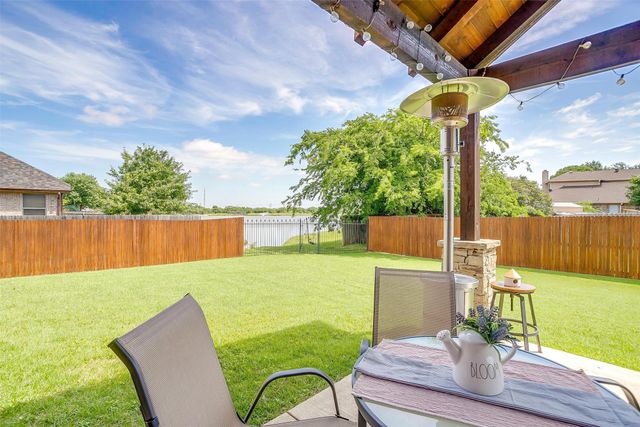 517 Hummingbird Trail, Crowley, TX 76036