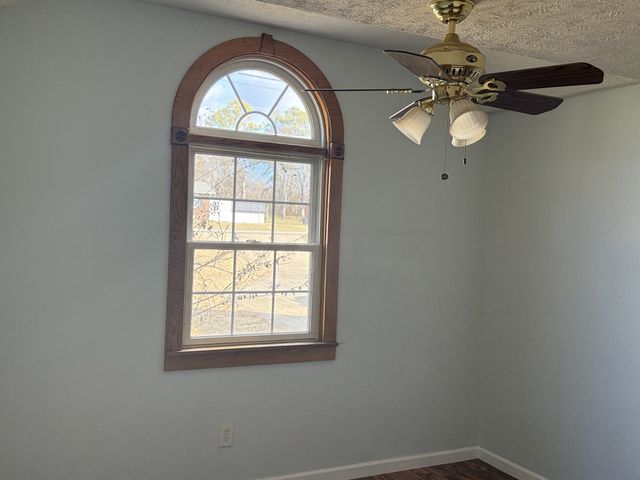 313 Murfreesboro Rd, Woodbury, TN 37190