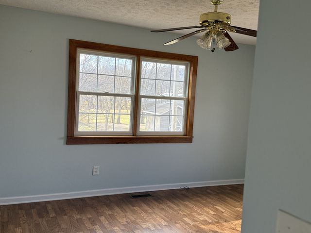 313 Murfreesboro Rd, Woodbury, TN 37190