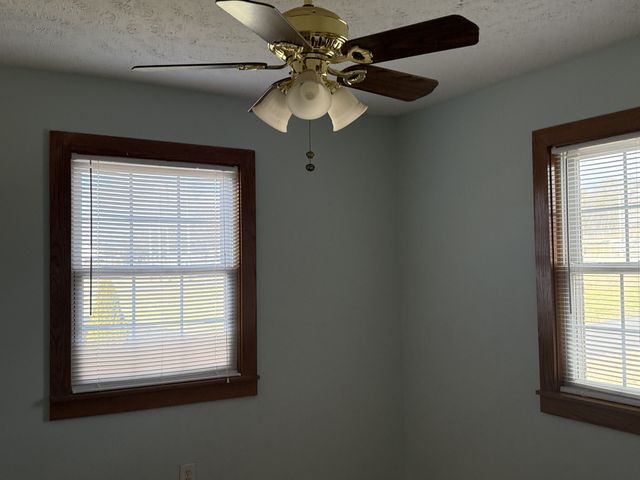 313 Murfreesboro Rd, Woodbury, TN 37190