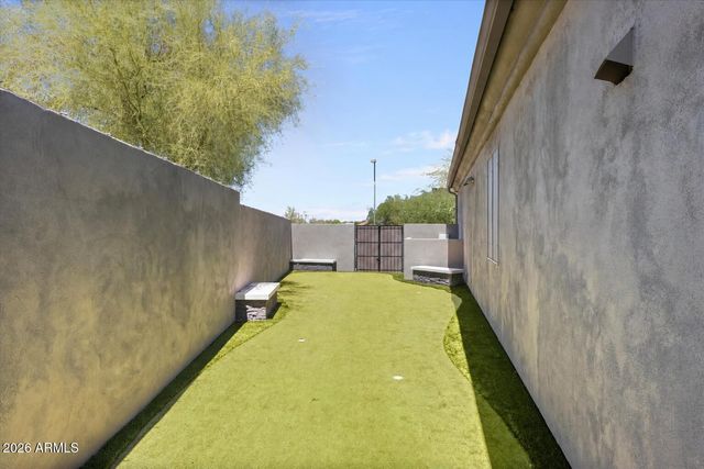 10401 E HELM Drive, Scottsdale, AZ 85255