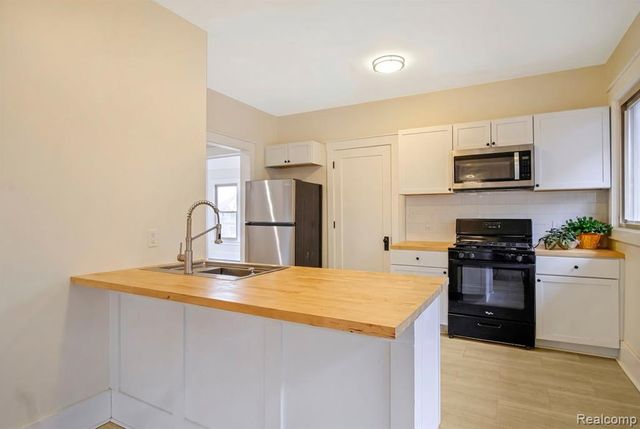 1484 Virginia Park Upper, Detroit, MI 48206