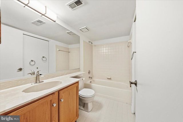 1704 AUGUSTA CIR, Mount Laurel, NJ 08054