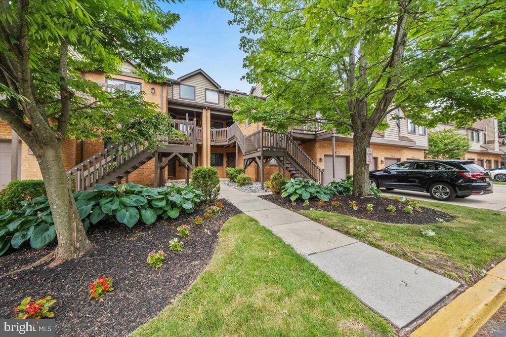 1704 AUGUSTA CIR, Mount Laurel, NJ 08054