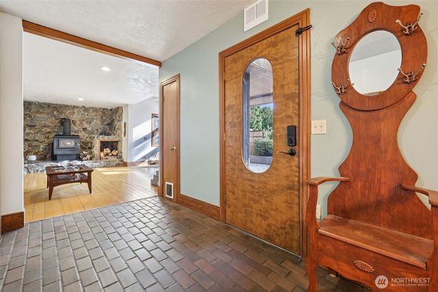 42102 264th Avenue SE, Enumclaw, WA 98022