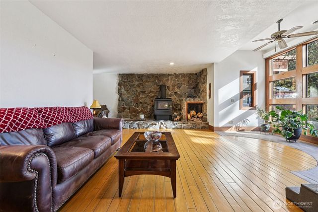 42102 264th Avenue SE, Enumclaw, WA 98022