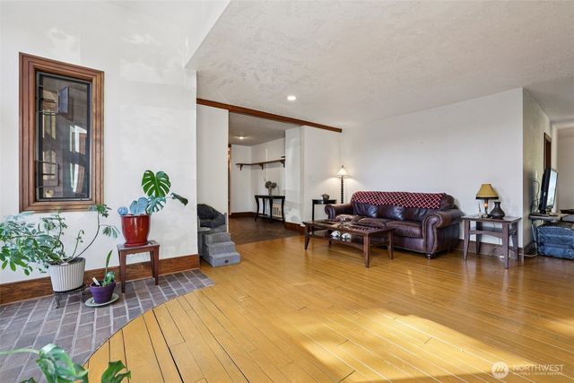 42102 264th Avenue SE, Enumclaw, WA 98022