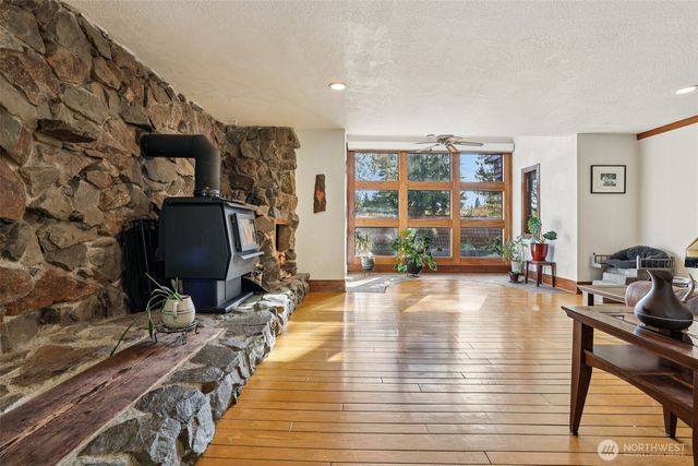 42102 264th Avenue SE, Enumclaw, WA 98022