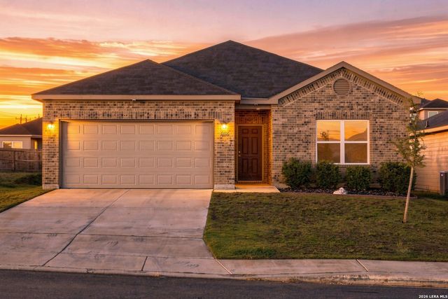 19916 Doc Holiday Dr, Lytle, TX 78052