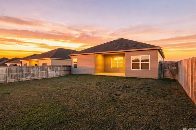 19916 Doc Holiday Dr, Lytle, TX 78052