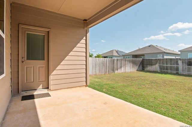 19916 Doc Holiday Dr, Lytle, TX 78052