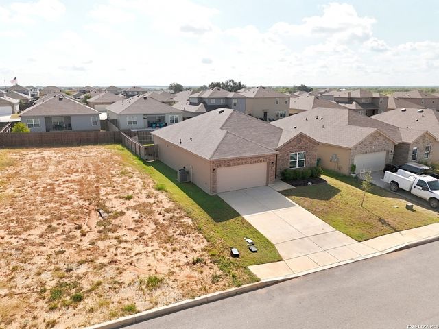 19916 Doc Holiday Dr, Lytle, TX 78052