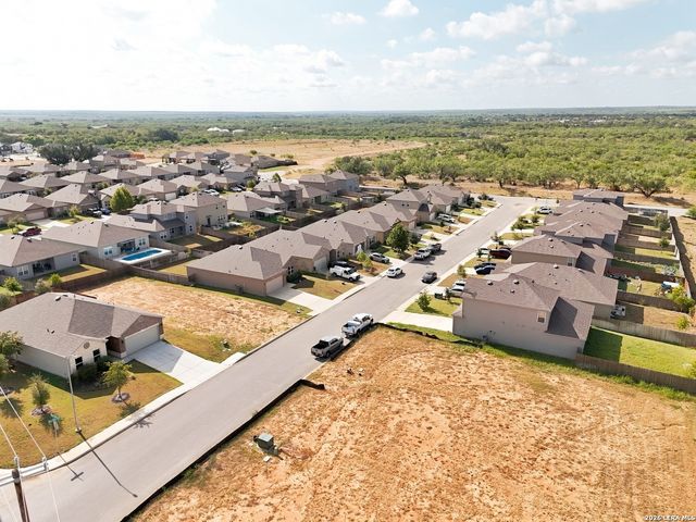 19916 Doc Holiday Dr, Lytle, TX 78052