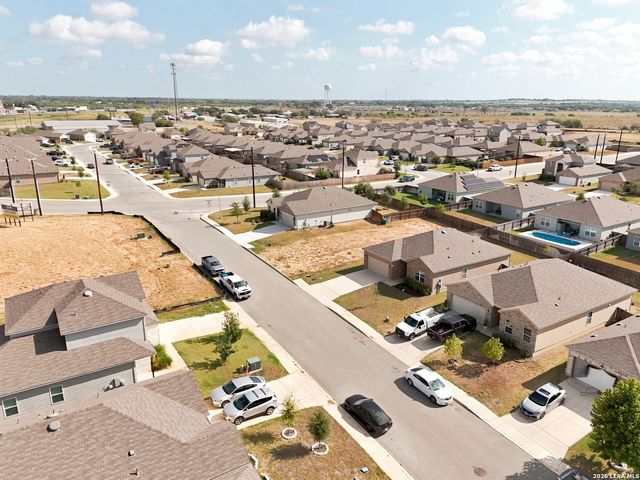 19916 Doc Holiday Dr, Lytle, TX 78052