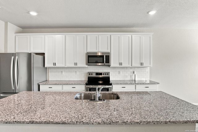 19916 Doc Holiday Dr, Lytle, TX 78052