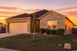 19916 Doc Holiday Dr, Lytle, TX 78052