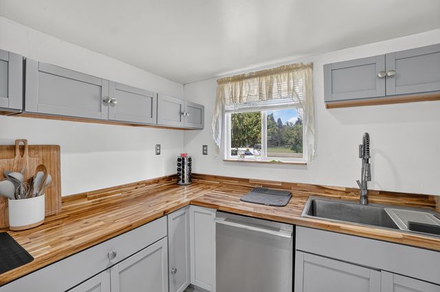 6140 Pinckney Road, Putnam Twp, MI 48169