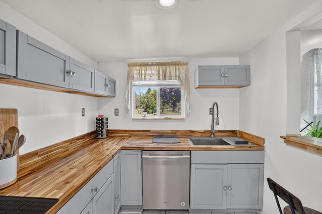 6140 Pinckney Road, Putnam Twp, MI 48169