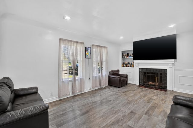 6140 Pinckney Road, Putnam Twp, MI 48169