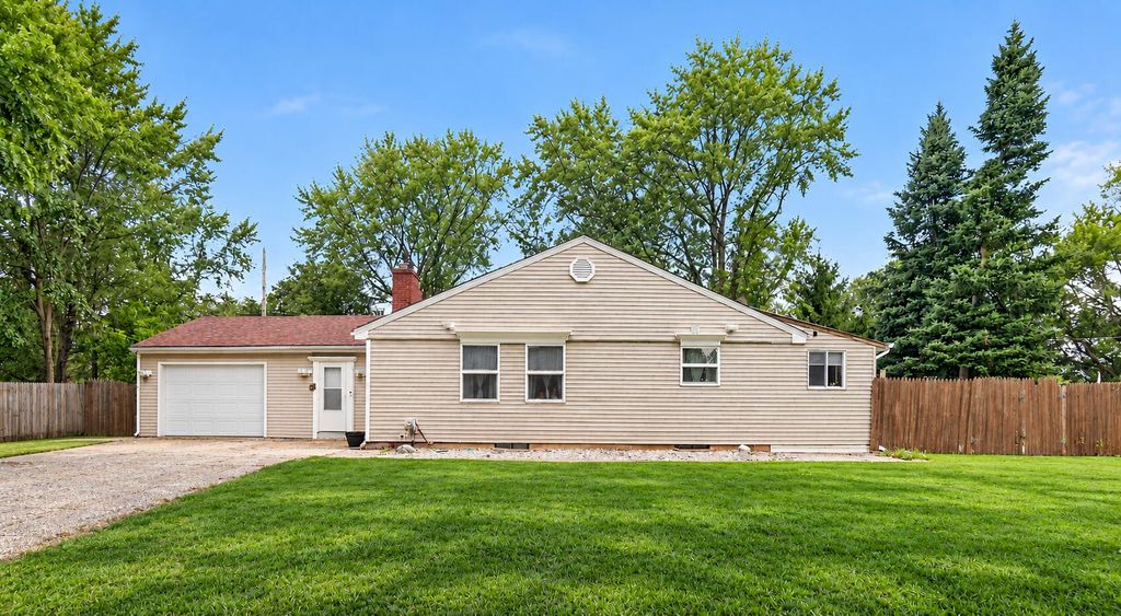 6140 Pinckney Road, Putnam Twp, MI 48169