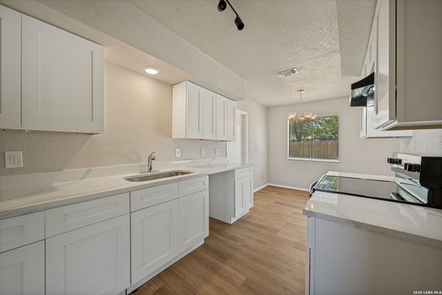 4240 CHESTNUTHILL DR, San Antonio, TX 78218