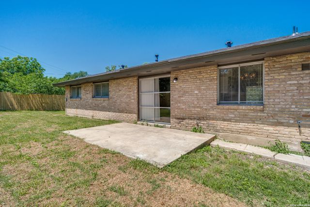 4240 CHESTNUTHILL DR, San Antonio, TX 78218