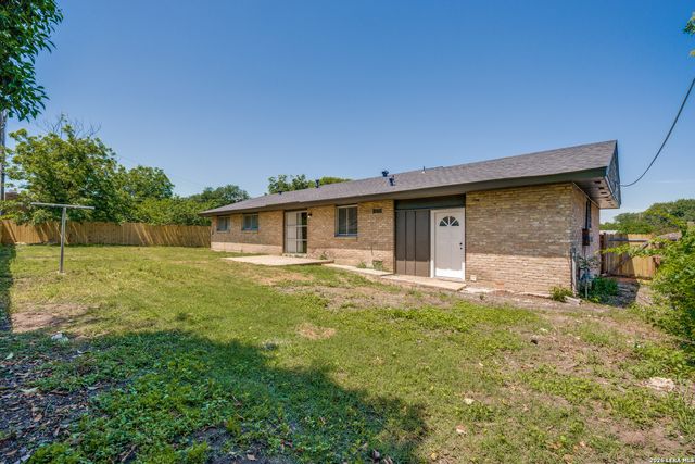 4240 CHESTNUTHILL DR, San Antonio, TX 78218