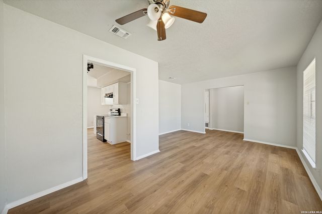 4240 CHESTNUTHILL DR, San Antonio, TX 78218