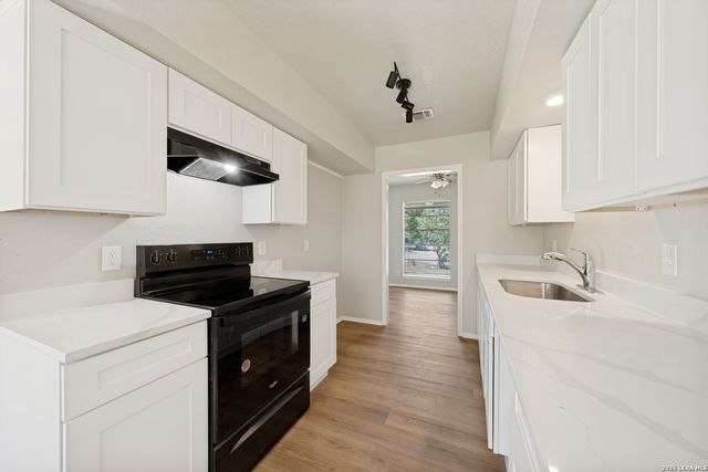 4240 CHESTNUTHILL DR, San Antonio, TX 78218