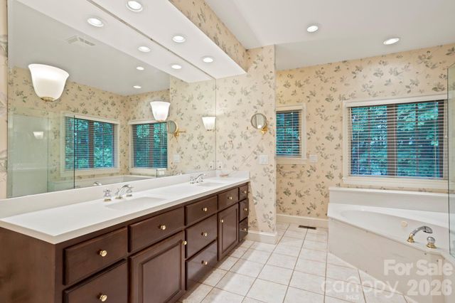 132 Berry Creek Drive, Flat Rock, NC 28731