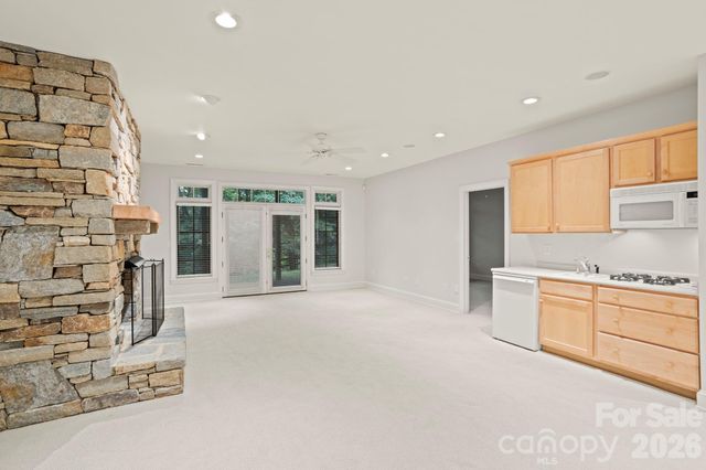 132 Berry Creek Drive, Flat Rock, NC 28731