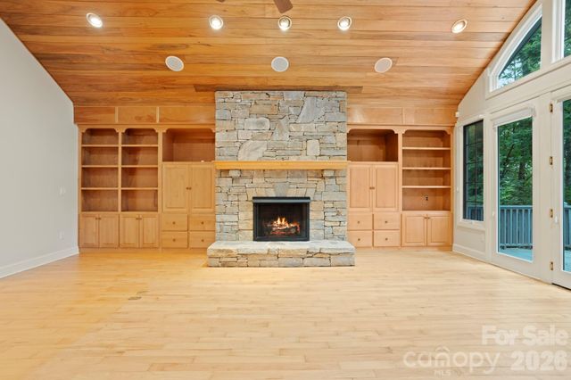 132 Berry Creek Drive, Flat Rock, NC 28731