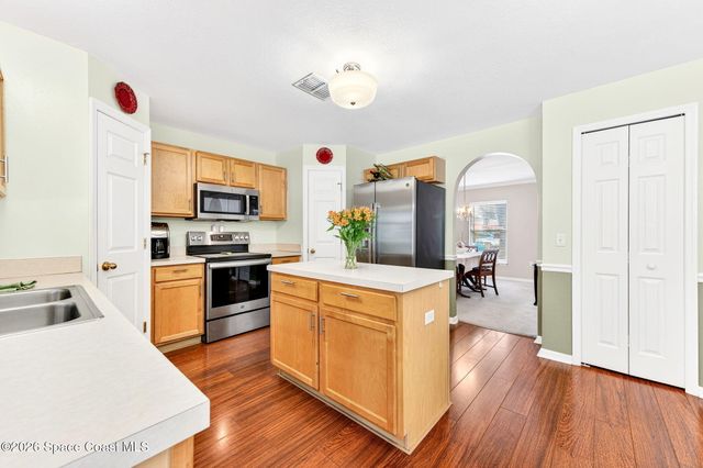 2186 Spring Creek Circle NE, Palm Bay, FL 32905