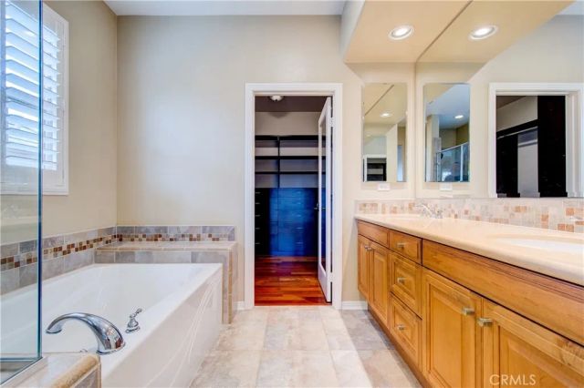 31 Twin Gables, Irvine, CA 92620