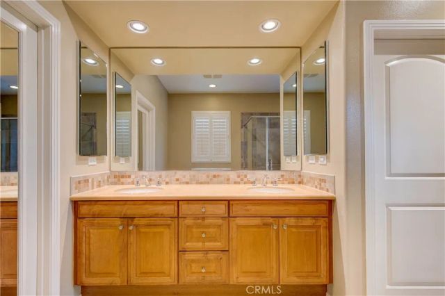 31 Twin Gables, Irvine, CA 92620