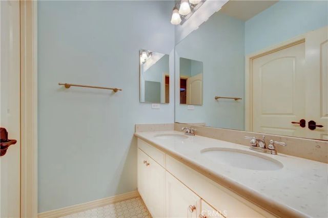 31 Twin Gables, Irvine, CA 92620