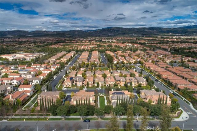 31 Twin Gables, Irvine, CA 92620