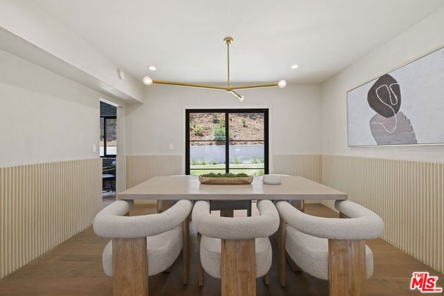 11268 Dona Lola Drive, Studio City, CA 91604