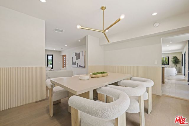 11268 Dona Lola Drive, Studio City, CA 91604