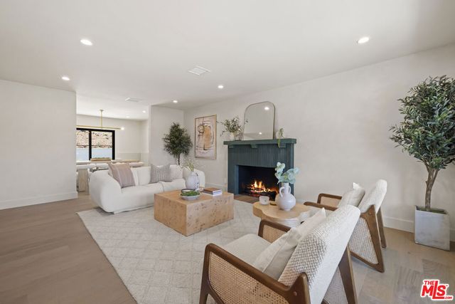 11268 Dona Lola Drive, Studio City, CA 91604