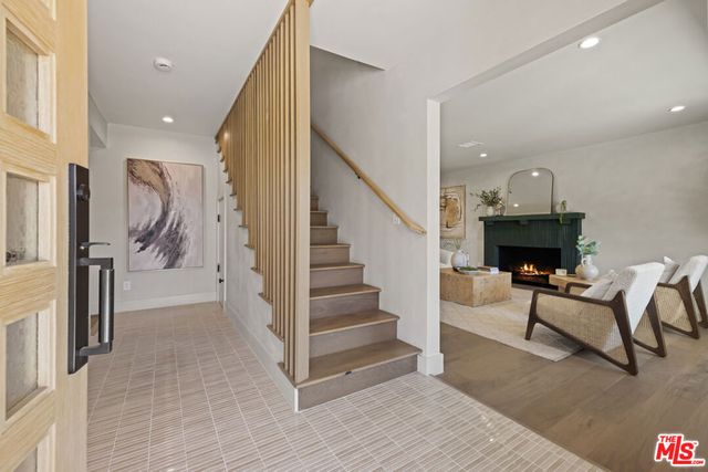 11268 Dona Lola Drive, Studio City, CA 91604