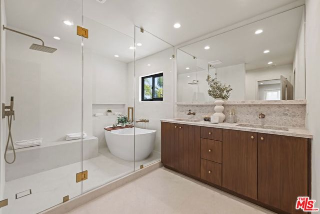 11268 Dona Lola Drive, Studio City, CA 91604