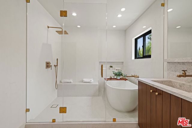 11268 Dona Lola Drive, Studio City, CA 91604