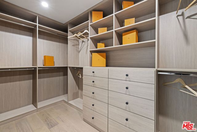 11268 Dona Lola Drive, Studio City, CA 91604