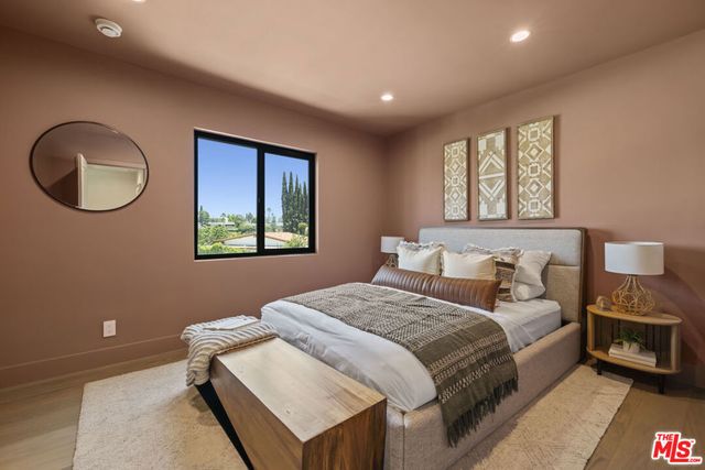 11268 Dona Lola Drive, Studio City, CA 91604