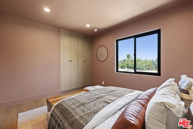 11268 Dona Lola Drive, Studio City, CA 91604